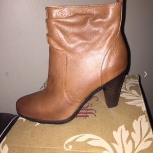 New Sofft booties TOBY size 8 ankle boots